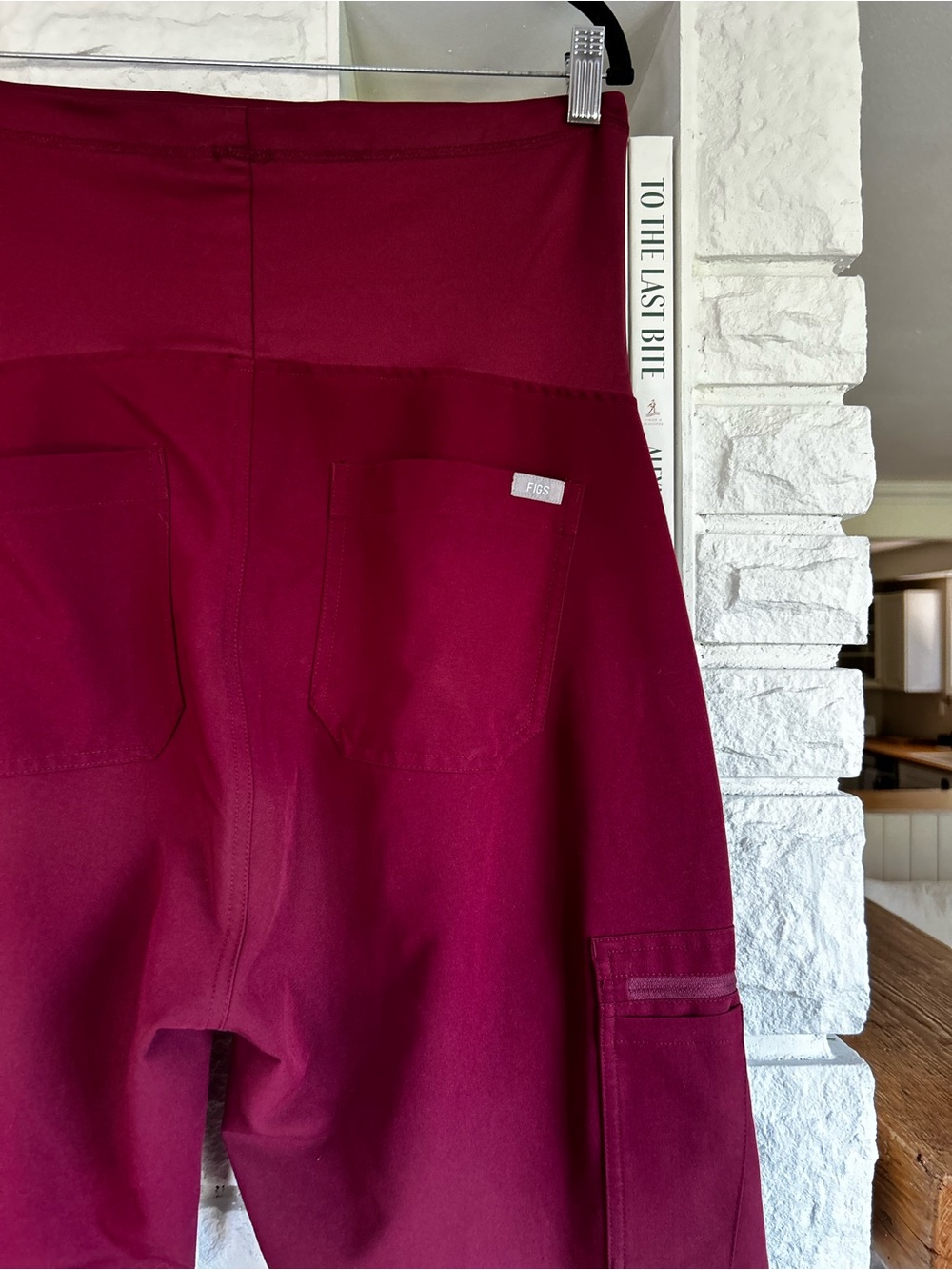 FIGS Yola Maternity Scrub Pants Burgundy Size Medium - Picture 9 of 12